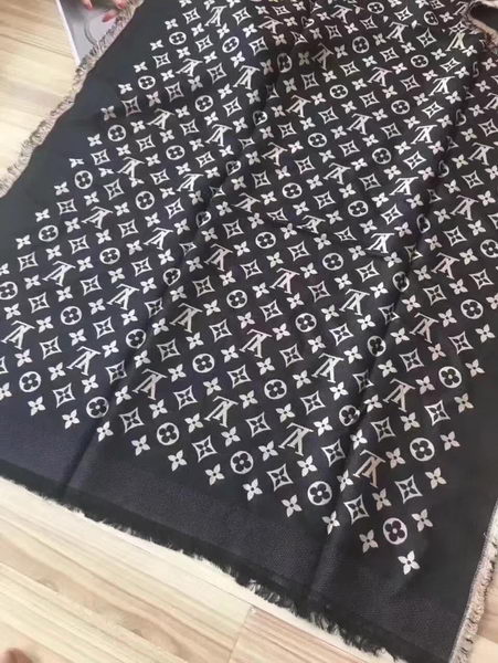 Louis Vuitton Scarf LVS9213B Louis Vuitton Scarf LVS9213B