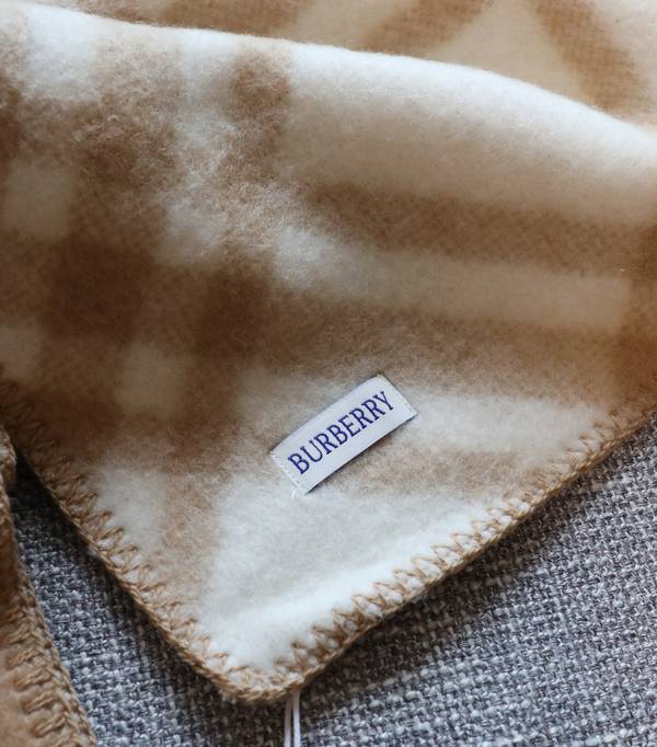 Burberry Scarf BBC00177 Burberry Scarf BBC00177