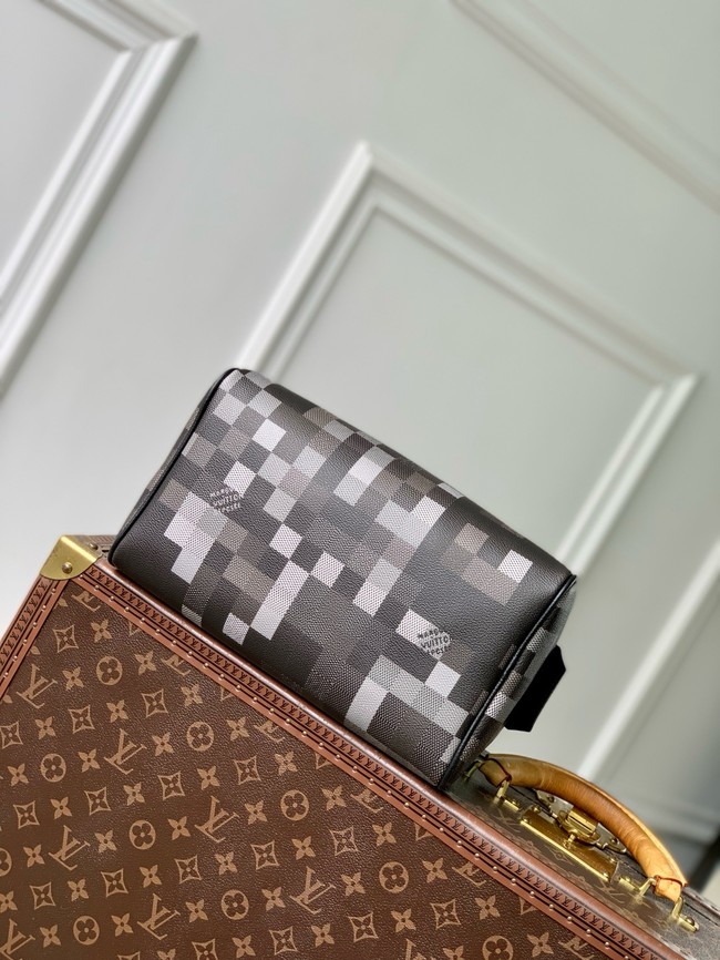Louis Vuitton Dopp Kit M15109 black