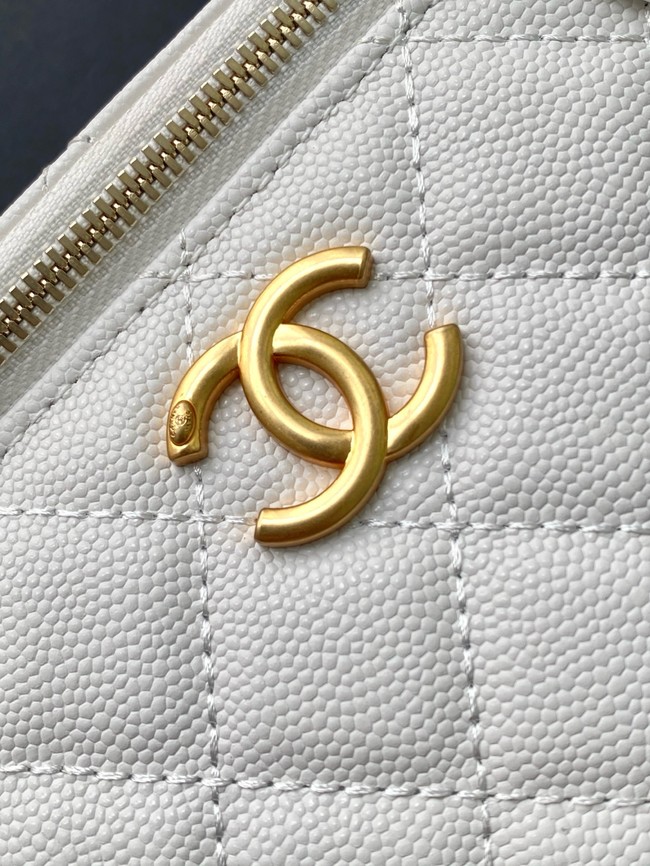 CHANEL MINI CLUTCH Grained Calfskin AP3940 white