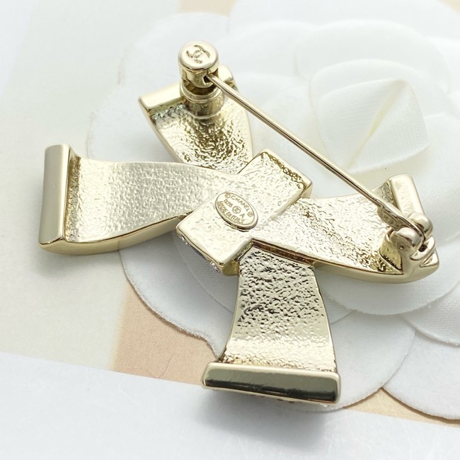 Chanel brooch CE81050