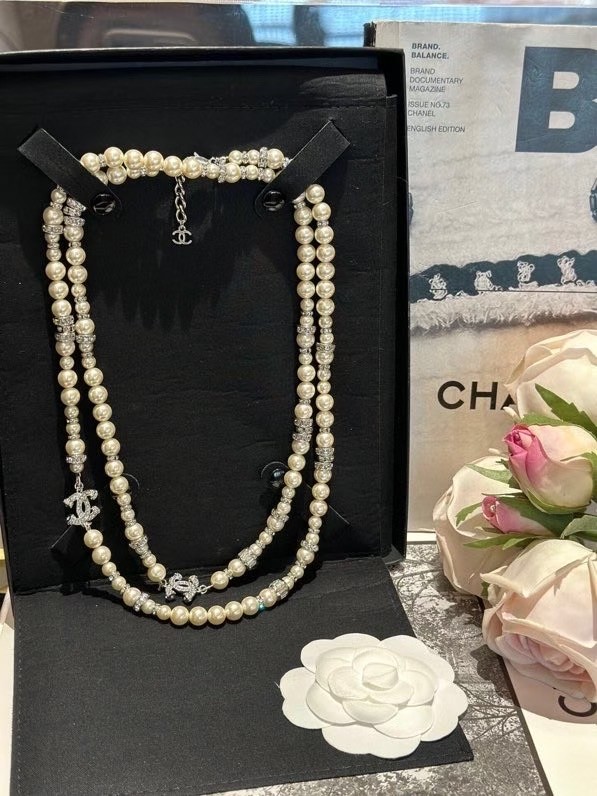Chanel necklace CE81040