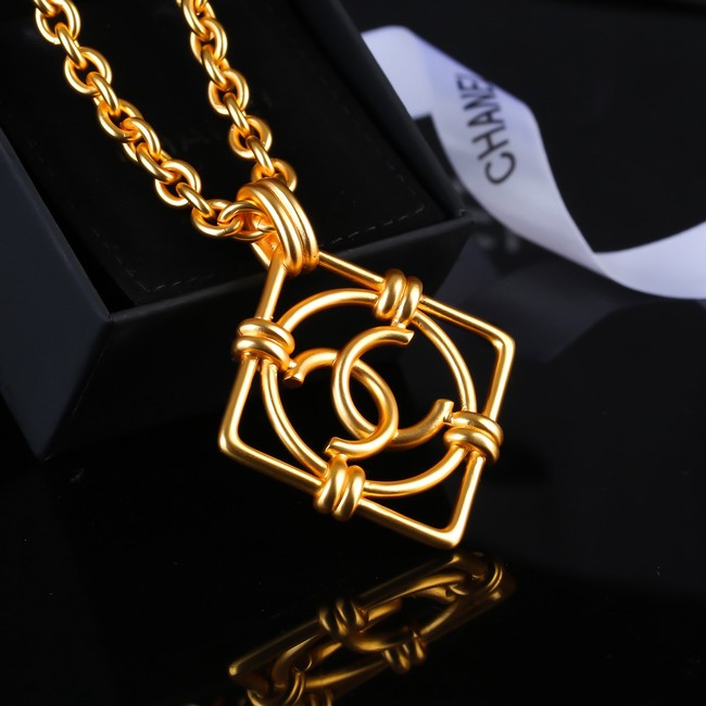 Chanel necklace CE81584