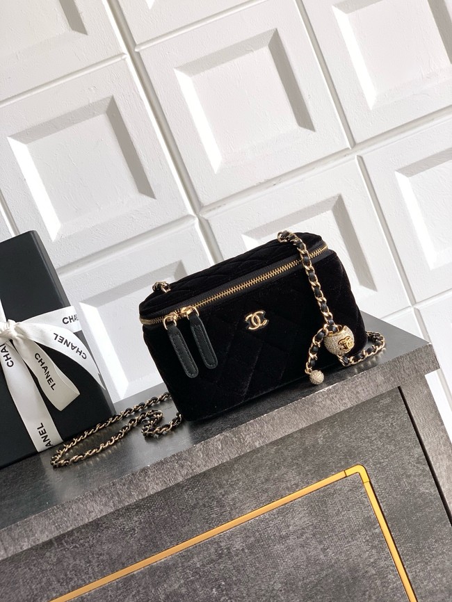 CHANEL velvet Vanity with Chain AP3940 black