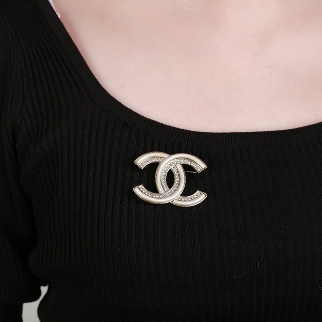 Chanel brooch CE81923