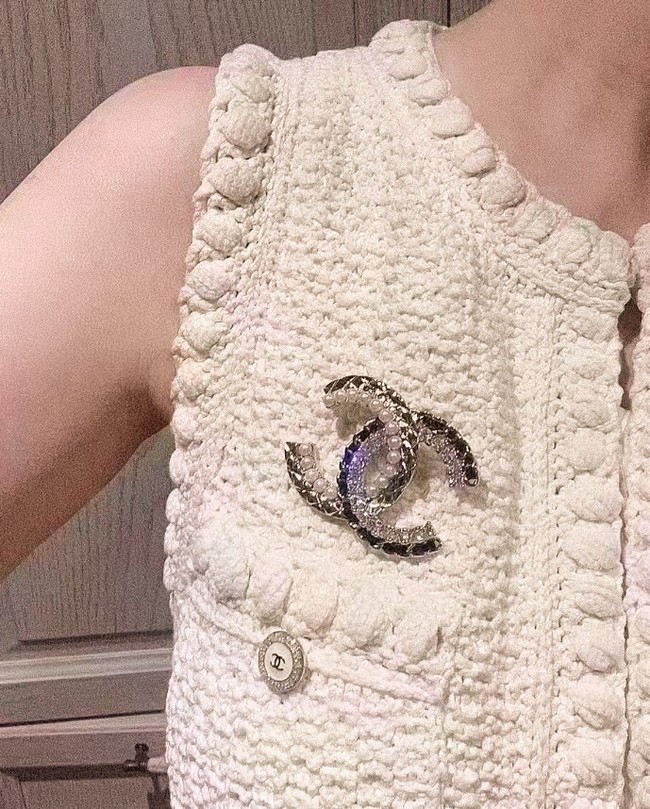 Chanel brooch CE81944