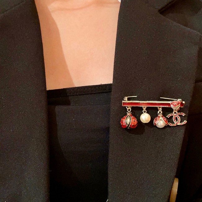 Chanel brooch CE81981