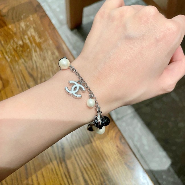 Chanel bracelet CE82005
