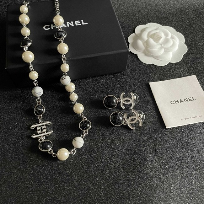 Chanel necklace CE82006