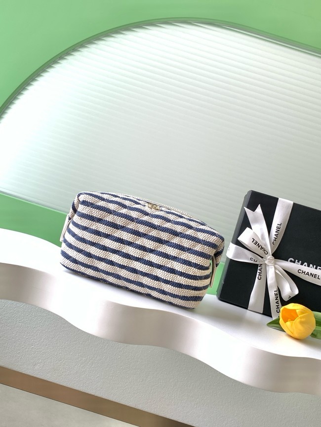 CHANEL Zipped Case AP4990 blue