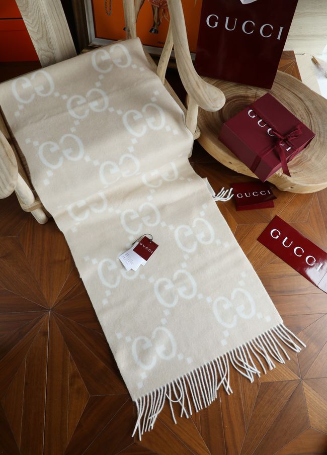 Gucci Reversible Cashmere scarf A006HK-2 Gucci Reversible Cashmere scarf A006HK-2