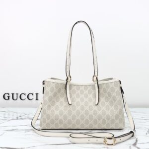 GG Emblem Medium Tote Bag